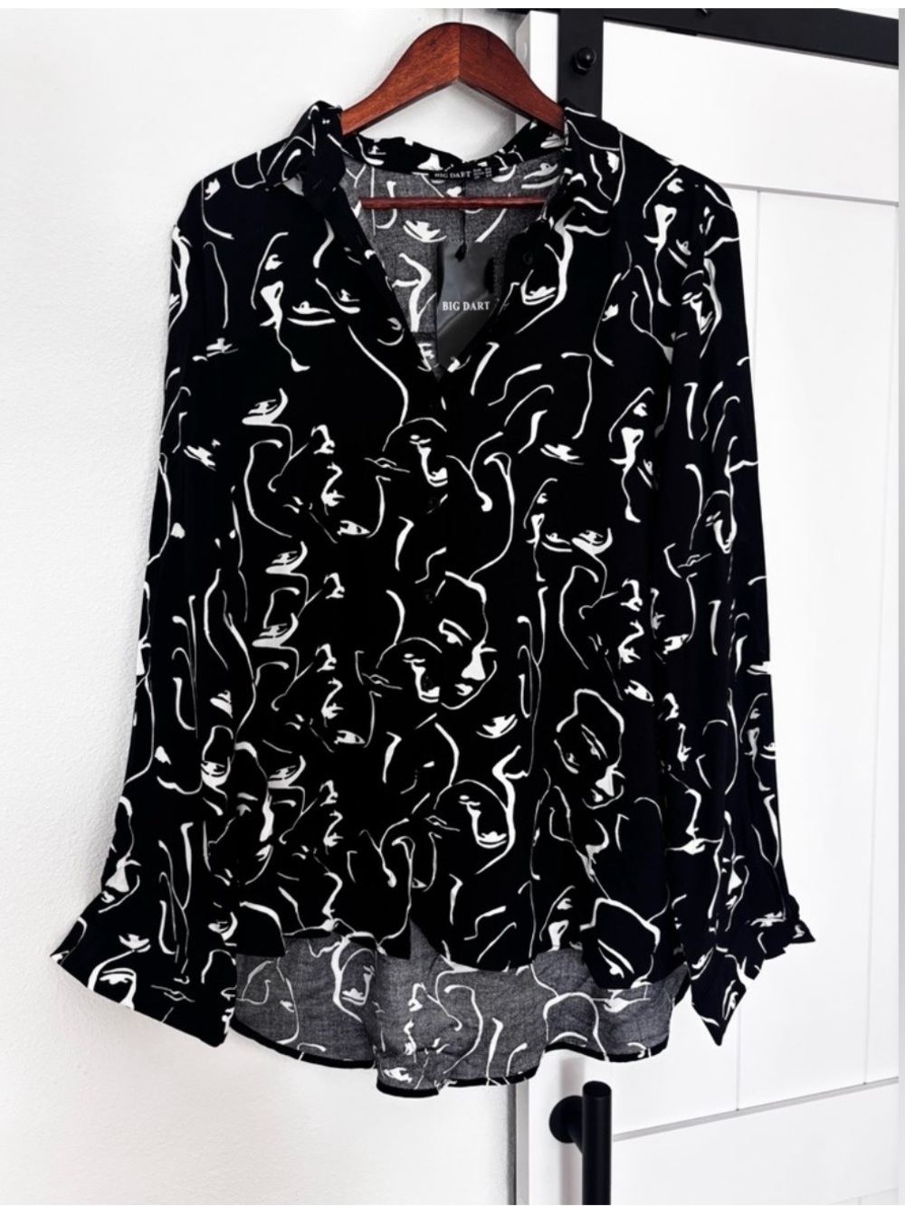 Big Dart Black & White Abstract Print Blouse